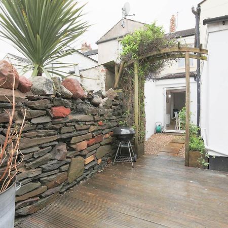 Spacious 4 Bedroom House- Walking Distance To City Centre & Great Backyard カーディフ エクステリア 写真