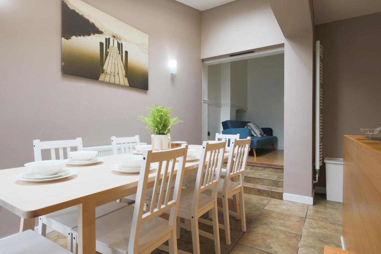 Spacious 4 Bedroom House- Walking Distance To City Centre & Great Backyard カーディフ エクステリア 写真